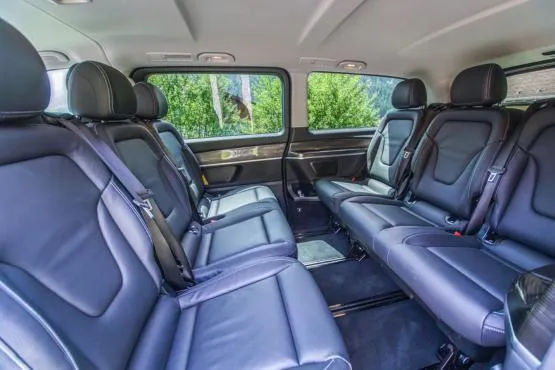 interieur vehicule vtc annecy jusqu'a 7 passagers